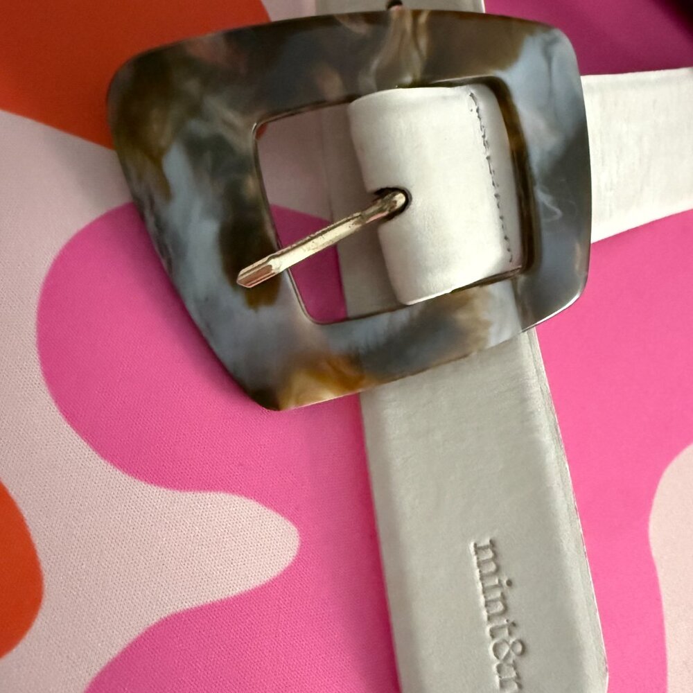mint&rose.Cinturón linen XL White Leather Belt with Marble-Effect Buckle - Picture 9 of 12